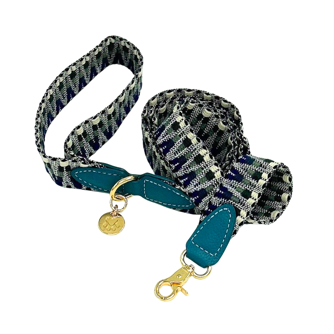 Knitted leash