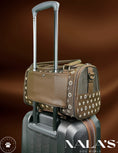 Load image into Gallery viewer, Sac transporteur pour petit chien confortable
